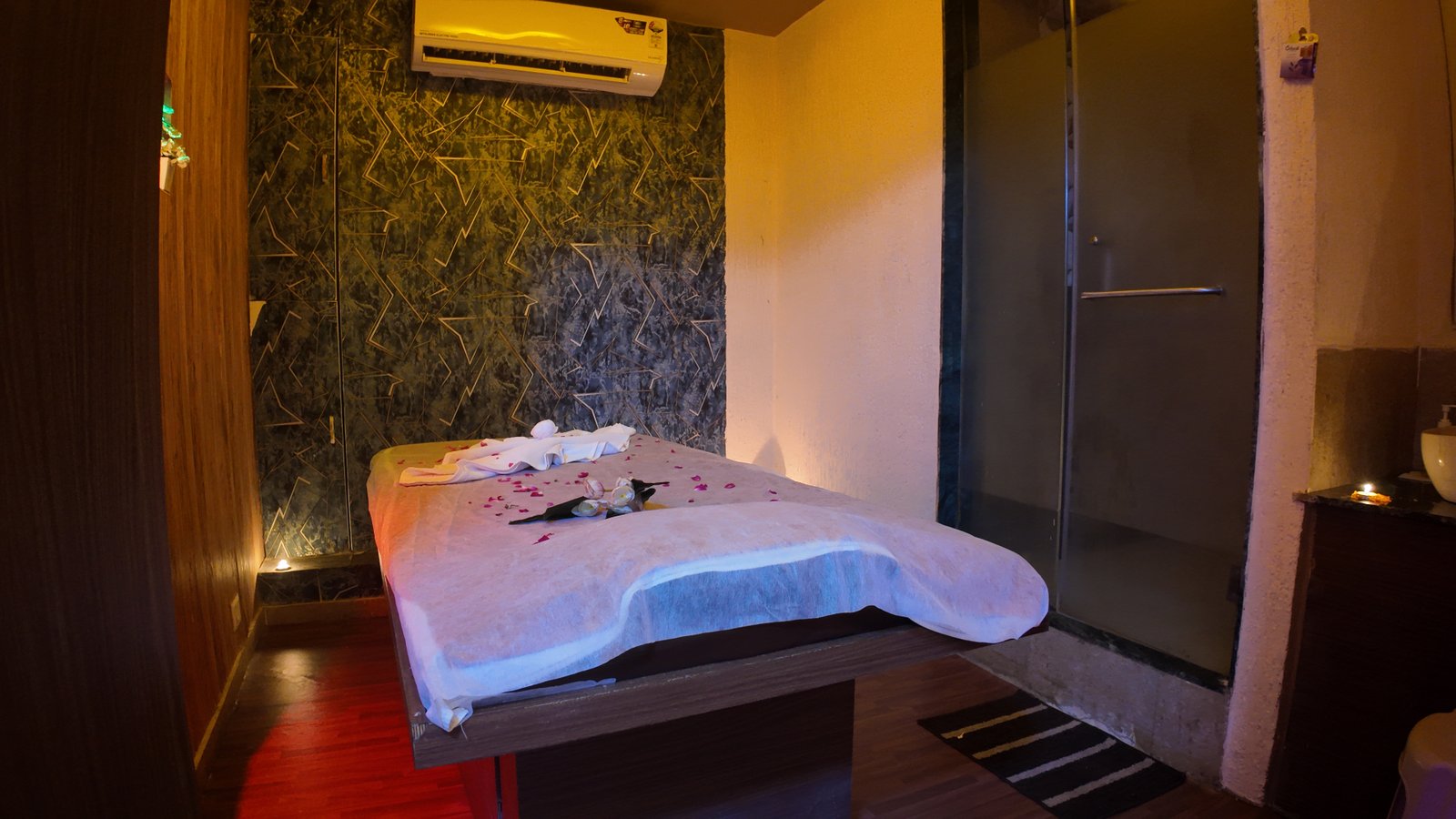 Premium massage setup at Blue Lotus Spa Malad