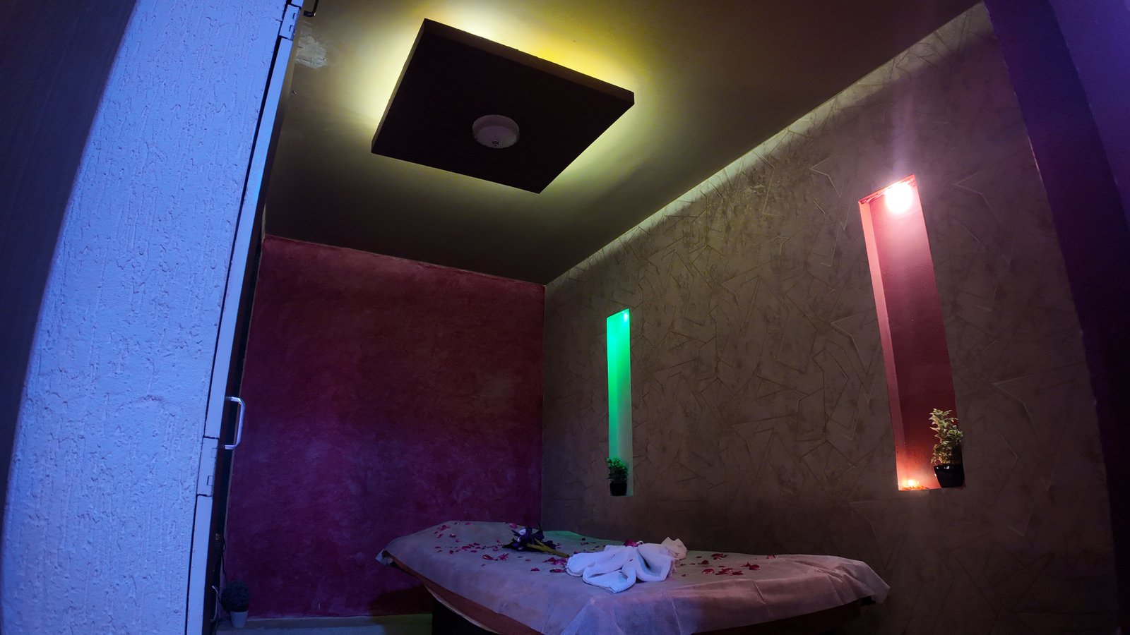 Blue Lotus Spa Malad wellness environment